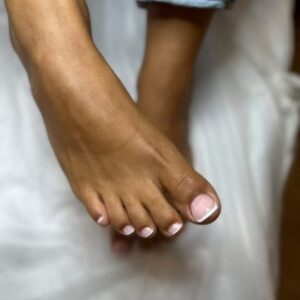 Pedikura s francoskim lakiranjem Lepotni center Aloe Vera Ljubljana